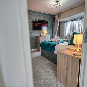 Stylish House - B'ham Airport And Nec, Jlr Solihull, Business & Leisure - Aspen House Solihull