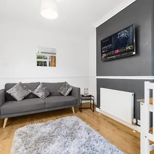 Spacious 4 Bedroom House Located Near Nec, Bhx & Hs2 Solihull